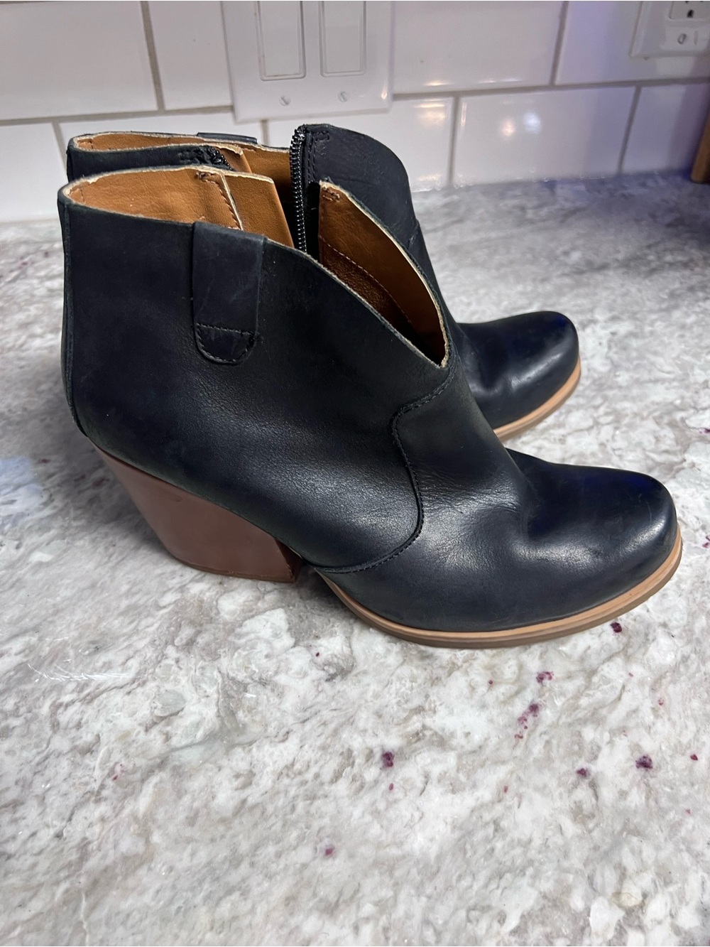 Korks by Kork-Ease Black Leather Ankle Boots Size 8.5